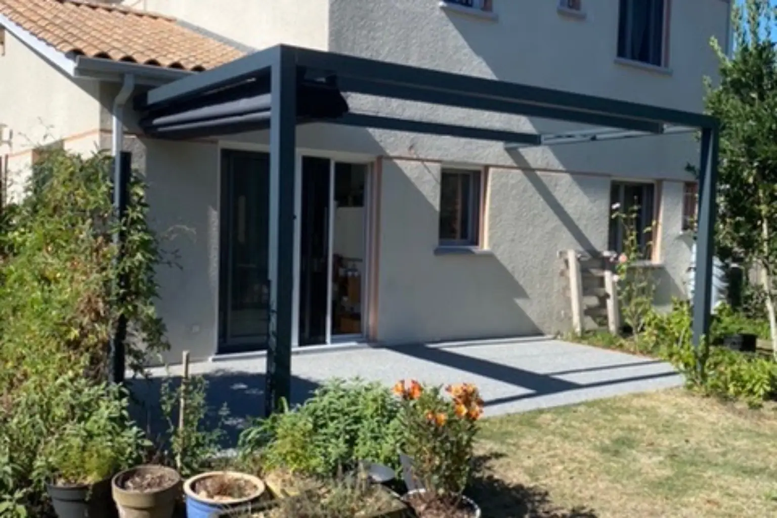 Pergola vélum manuel avec toile Dickson installée à Cestas