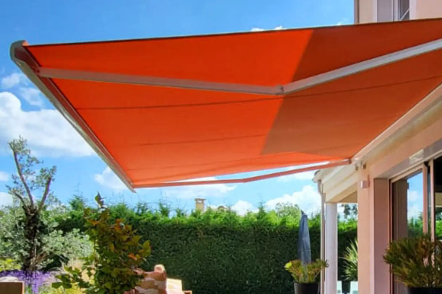 store extérieur motorisé toile Dickson orange anti-UV à Biscarrosse